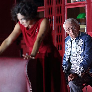 Willi Brummer mit Marlies Petersen in SALOME (2019, Foto: Wilfried Hösl)