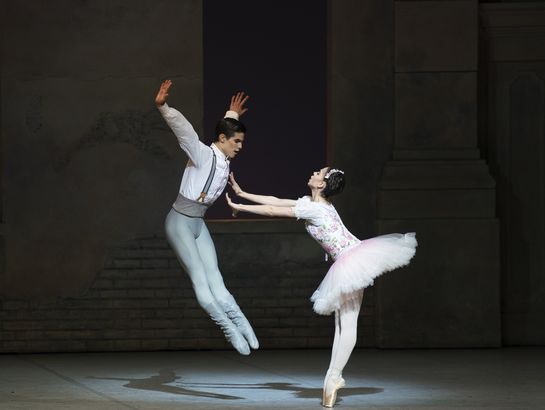 COPPÉLIA: Margarita Fernandes (Swanilda), António Casalinho (Franz) c) Emma Kauldhar
