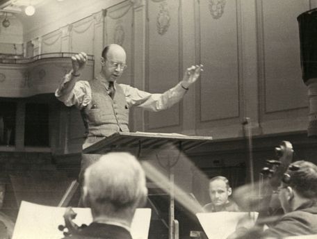 KRIEG UND FRIEDEN IM KULTURHISTORISCHEN KONTEXT