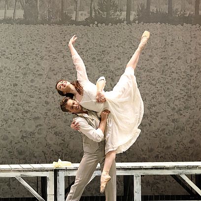 Anna Karenina, Ksenia Ryzhkova (Anna Karenina), Matthew Golding (Wronski) &copy; W. H&ouml;sl