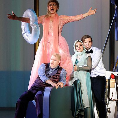 Annette Dasch (Rezia), Brenden Gunnell (H&uuml;on von Bordeaux), Rachael Wilson (Fatime) und Johannes Kammler (Scherasmin)