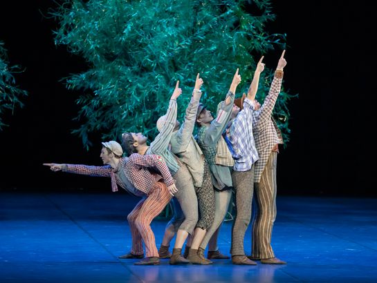 A MIDSUMMER NIGHT'S DREAM - Ensemble c) Katja Lotter