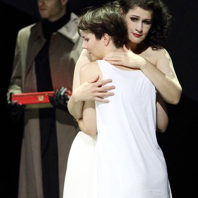 Arabella: Hanna-Elisabeth Müller (Zdenka), Anja Harteros (Arabella)