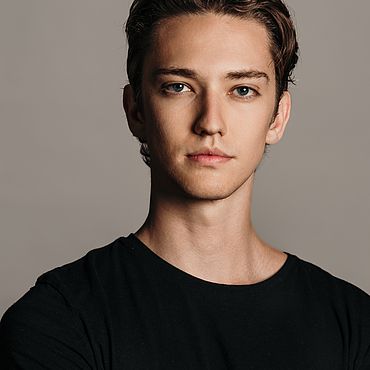 Julian  MacKay