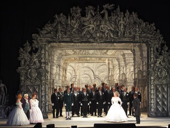 La Cenerentola: Eri Nakamura (Clorinda), Alessandro Corbelli (Don Magnifico), Paola Gardina (Tisbe), Joyce DiDonato (Angelina), Lawrence Brownlee (Don Ramiro), Chor der Bayerischen Staatsoper