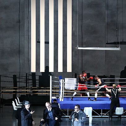Die Gezeichneten: Christian Rieger (2. Senator), Alister Miles (Lodovico Nardi), Ulrich Re&szlig; (1. Senator), Statisterie der Bayerischen Staatsoper