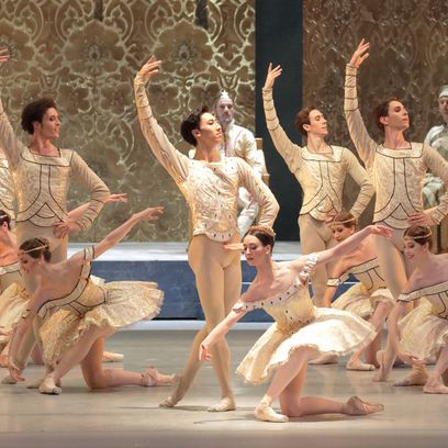 Raymonda: Ensemble, © Wilfried Hösl