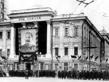 DAS HAUS DER GEWERKSCHAFTEN IN MOSKAU
