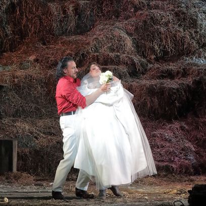 Günther Groissböck (Kezal) und Selene Zanetti (Marie) 