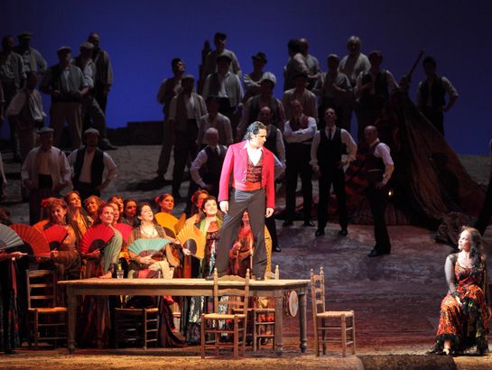 Carmen: Ildebrando D'Arcangelo (Escamillo), Elīna Garanča (Carmen), Chor der Bayerischen Staatsoper