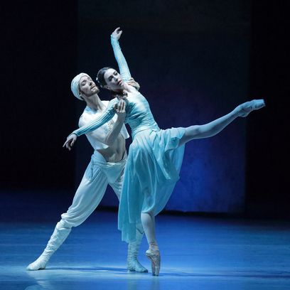 Raymonda: Jonah Cook (Abderakhman), Ksenia Ryzhkova (Raymonda), © Wilfried Hösl
