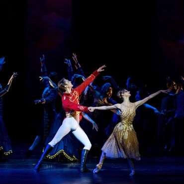 Madison Young und Julian MacKay in CINDERELLA