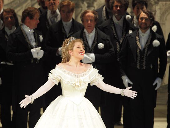 La Cenerentola: Joyce DiDonato (Angelina), Chor der Bayerischen Staatsoper