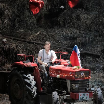 Pavol Breslik (Hans)