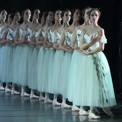GISELLE - Ensemble ©Wilfried Hösl