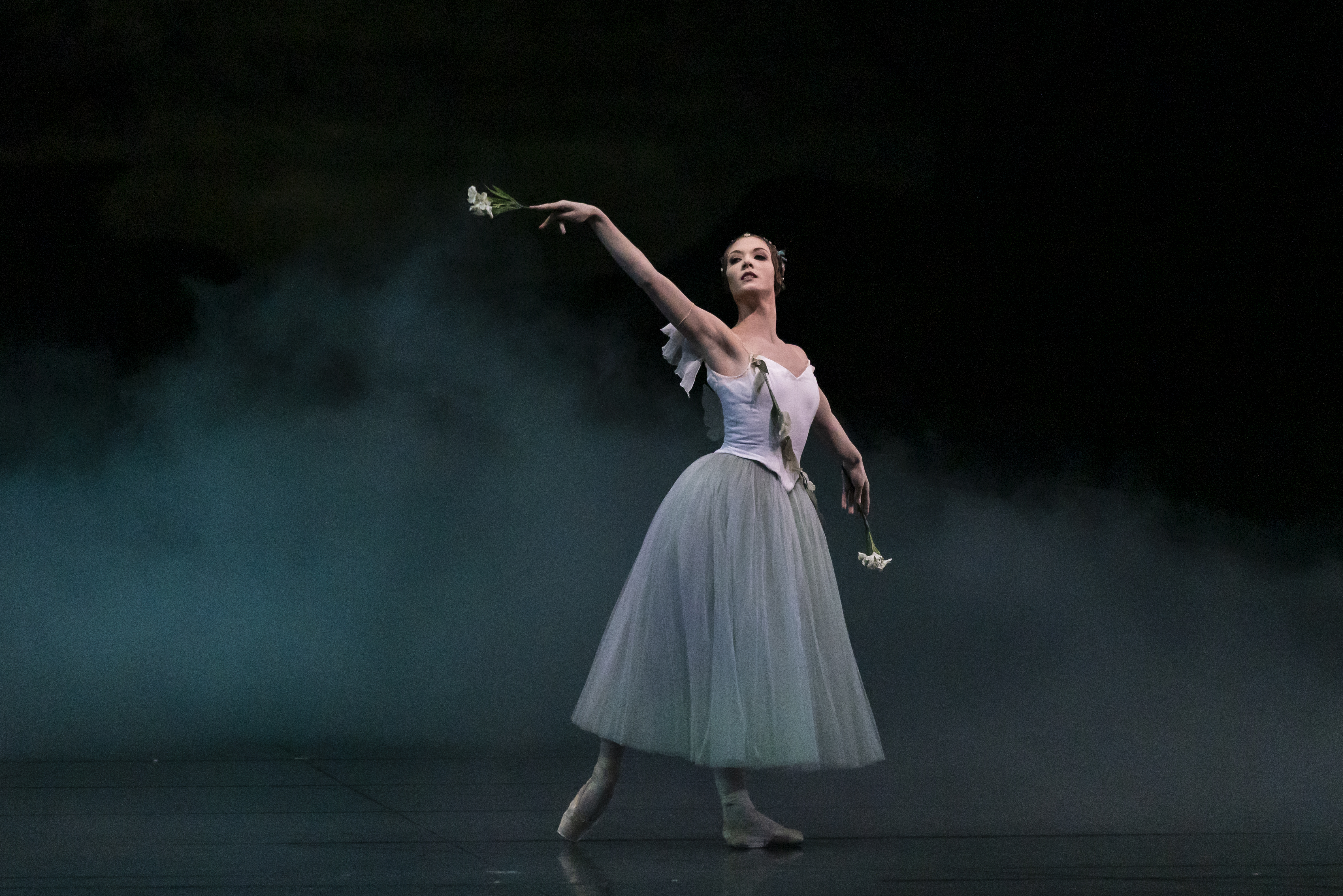 Myrtha in GISELLE c) L. Vantusso