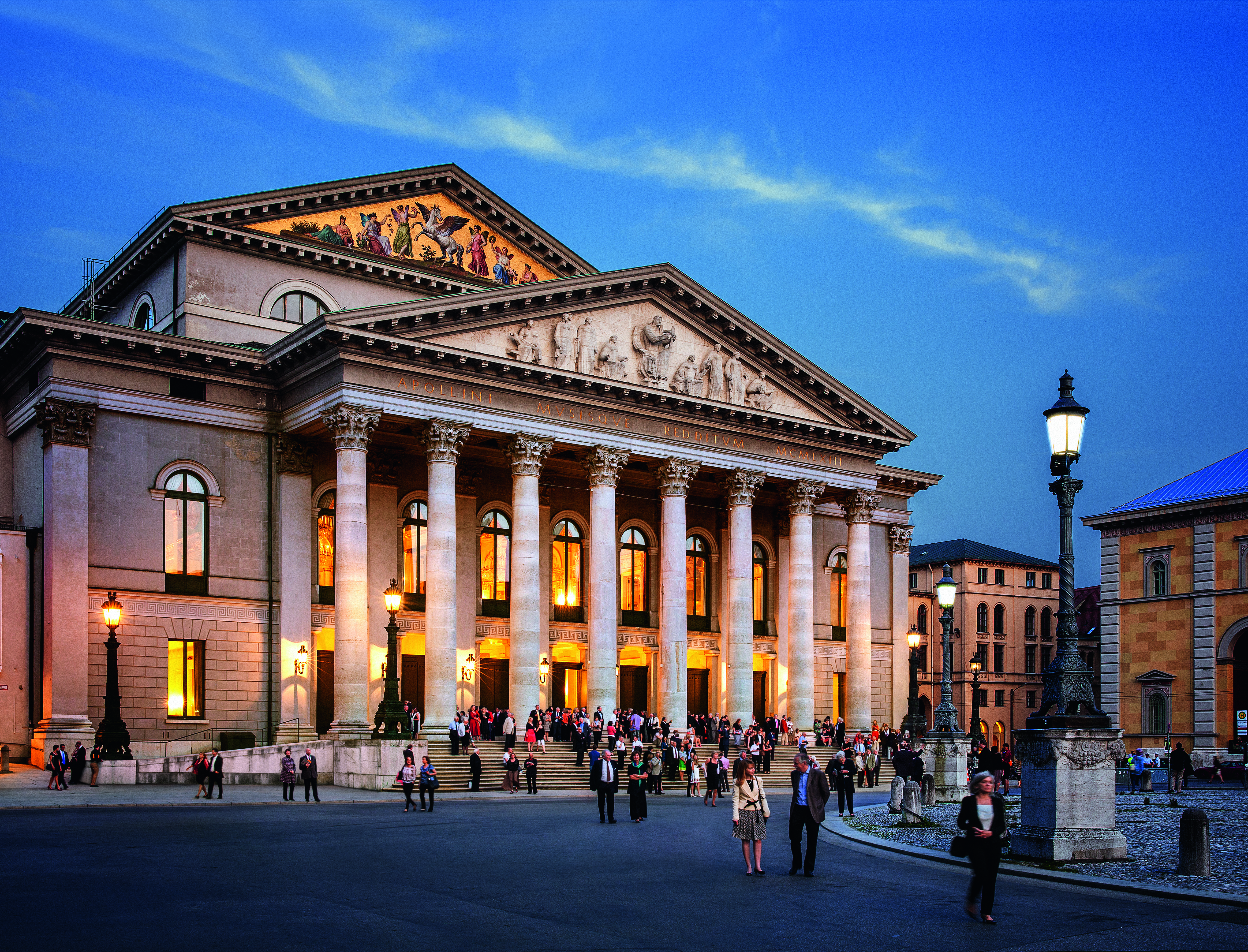 Das Nationaltheater bei Nacht