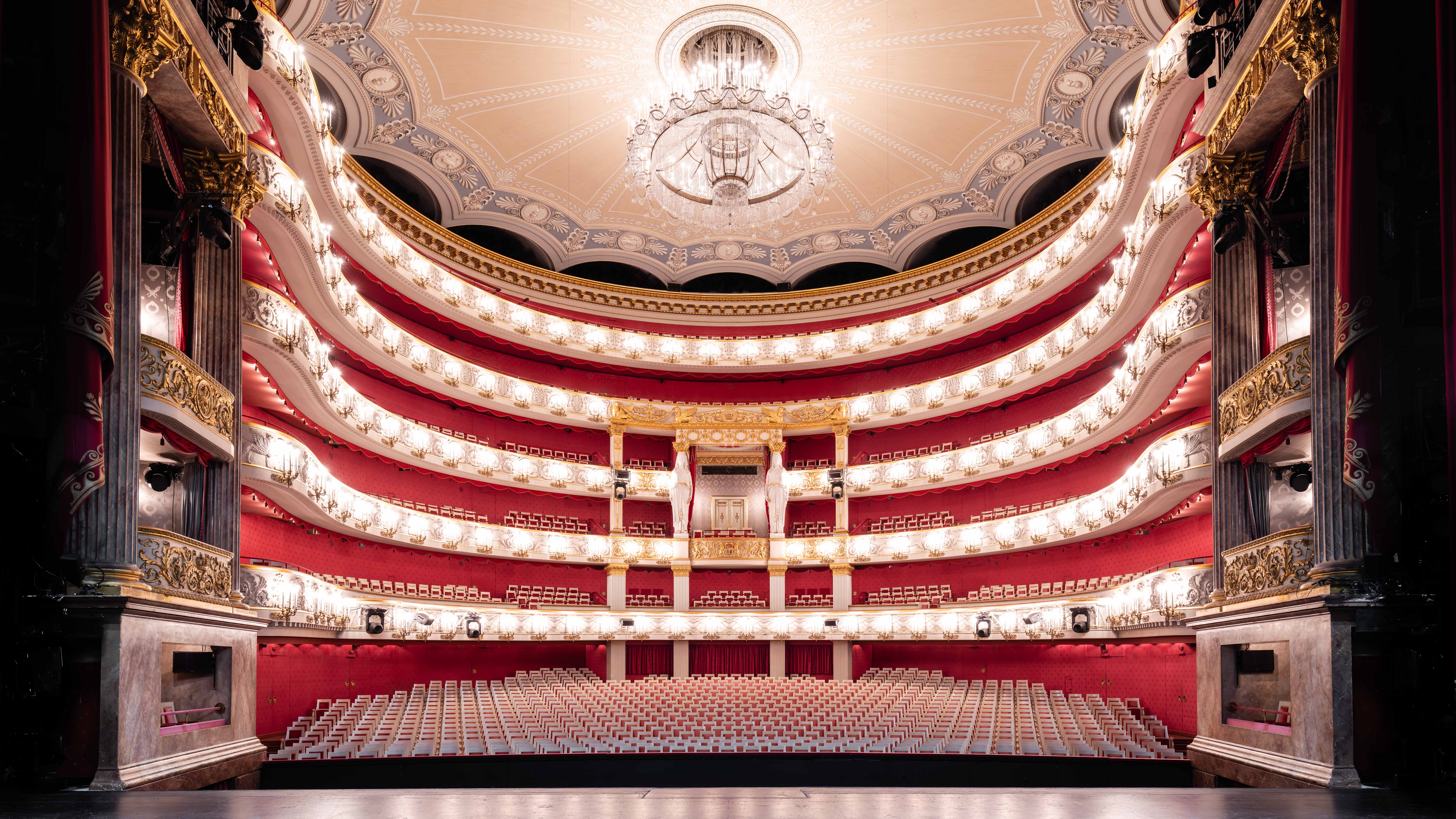 Der leere Zuschauerraum des Nationaltheaters